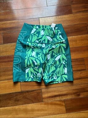 Zumba Fitness Green Tropical Print Bike Shorts